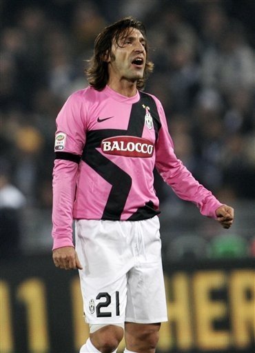 记者：阿隆索最近两天小范围会面球员，试图拉近彼此的距离（记者：阿隆索近两日小范围与球员交流，力求拉近关系）