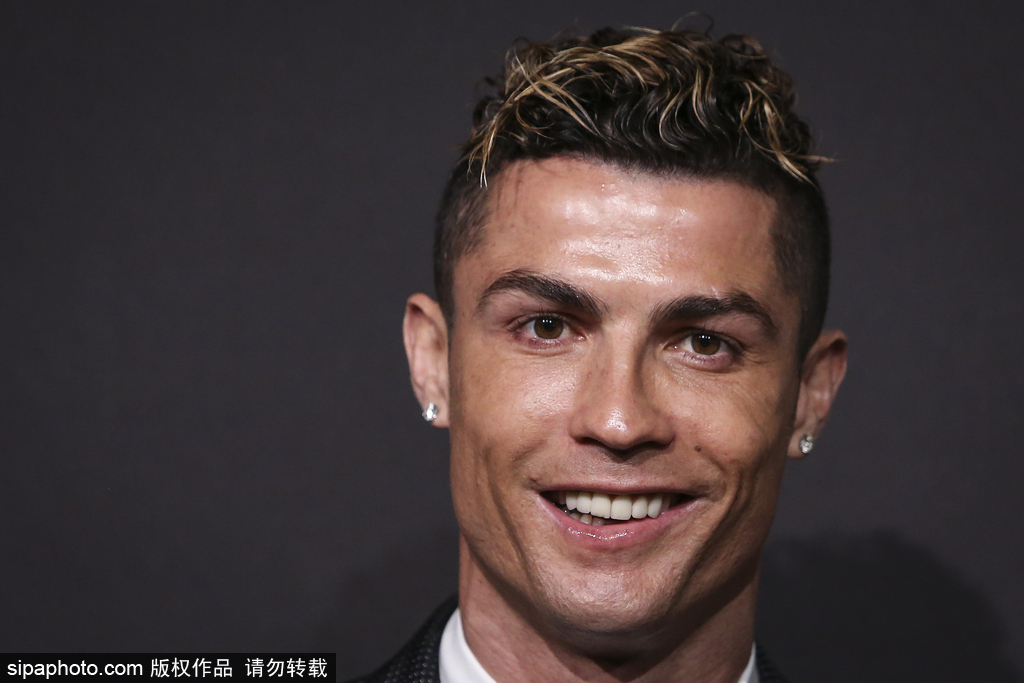 浙江队长比佩尼亚更香！大连别签长约了 弗兰克：首选中超 我的自律与生俱来（弗兰克称首选中超、自律天成；浙江队长力压佩尼亚，大连慎签长约）