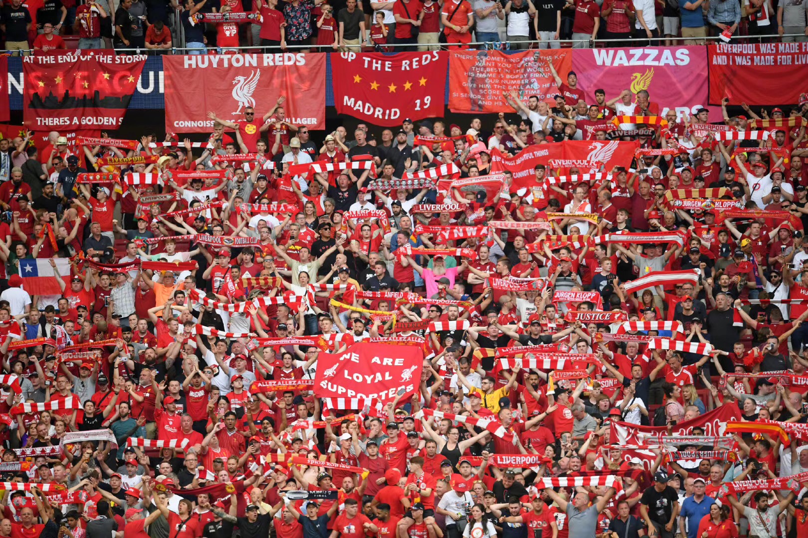 意媒：德佬对孔蒂依然保持完全信任，双方将召开会议分析现状（意媒：德佬仍对孔蒂充分信任，双方将会面评估现状）