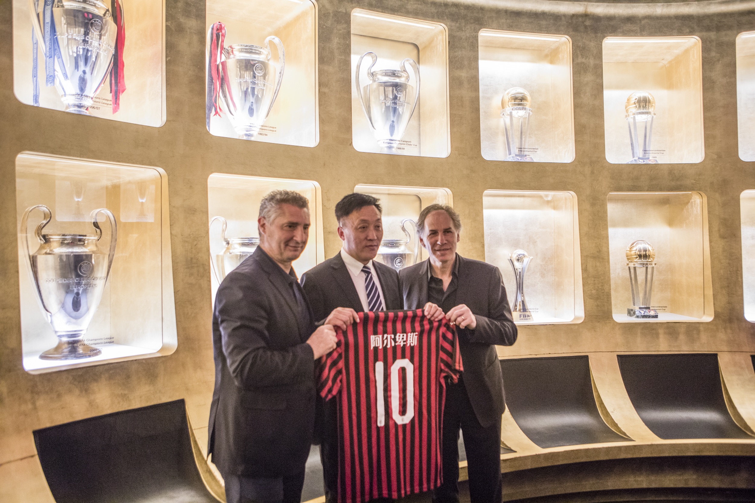 懂球帝2025年11月MVP候选出炉：姆巴佩、哈兰德领衔，莱万在列（懂球帝发布2025年11月MVP候选名单：姆巴佩、哈兰德领军，莱万入选）