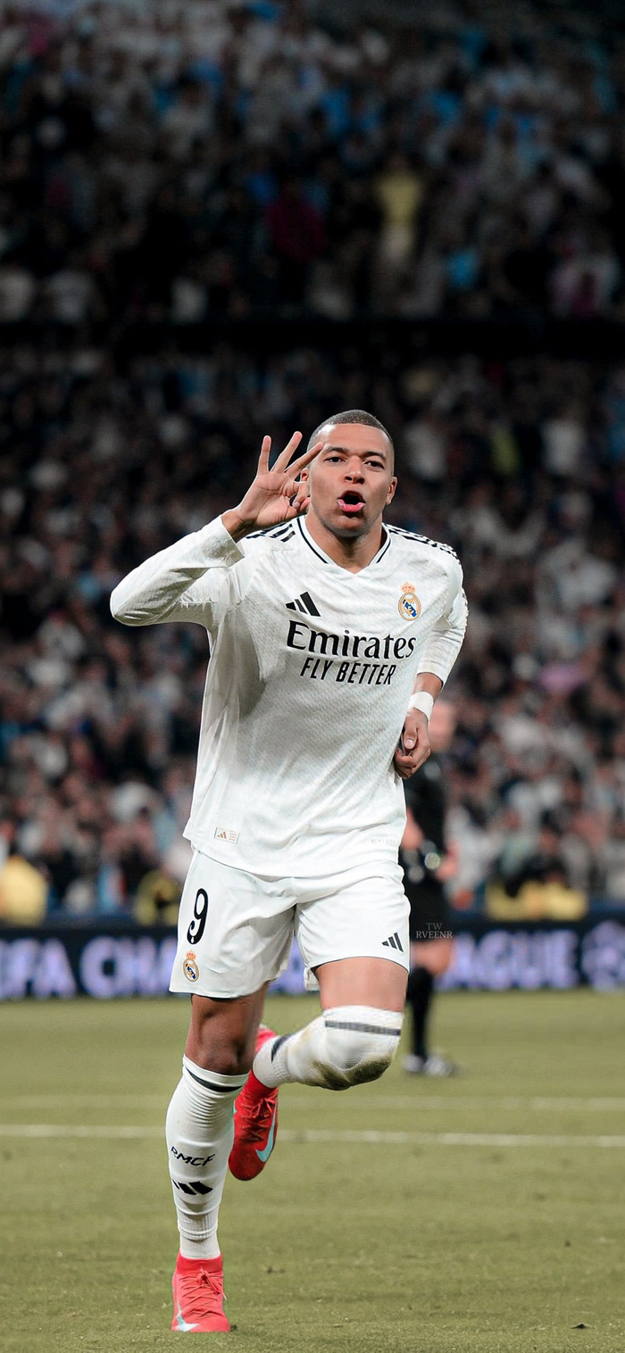 记者：里尔18岁中场布阿迪的团队否认球员与巴黎的转会传闻（记者：里尔18岁中场布阿迪团队驳斥与巴黎转会传闻）