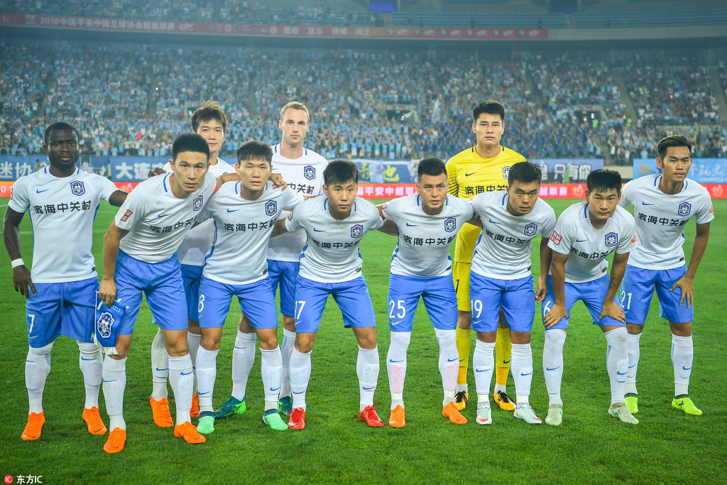 意甲最新动态：米兰锁定18岁新锋，国米仅落榜首一分（意甲焦点：AC米兰敲定18岁新前锋，国米距榜首仅差1分）