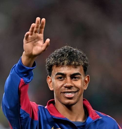 波兰媒体：莱万收到米兰、沙特和美职联报价，米兰愿签约两年（波媒：莱万获AC米兰、沙特球队与MLS报价，米兰愿提供两年合同）