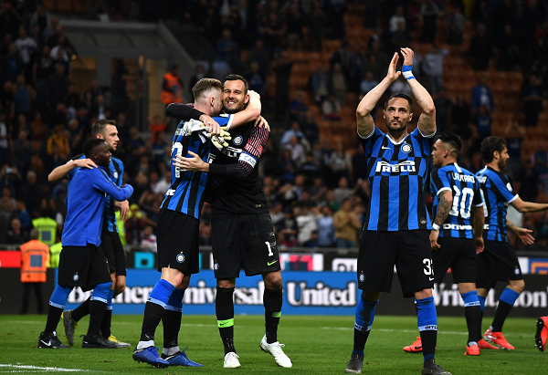 意媒：上个月跖骨骨折的梅雷特还将缺阵20天，意超杯有望复出（意媒：梅雷特上月跖骨骨折，将再休战20天，意超杯有望回归）