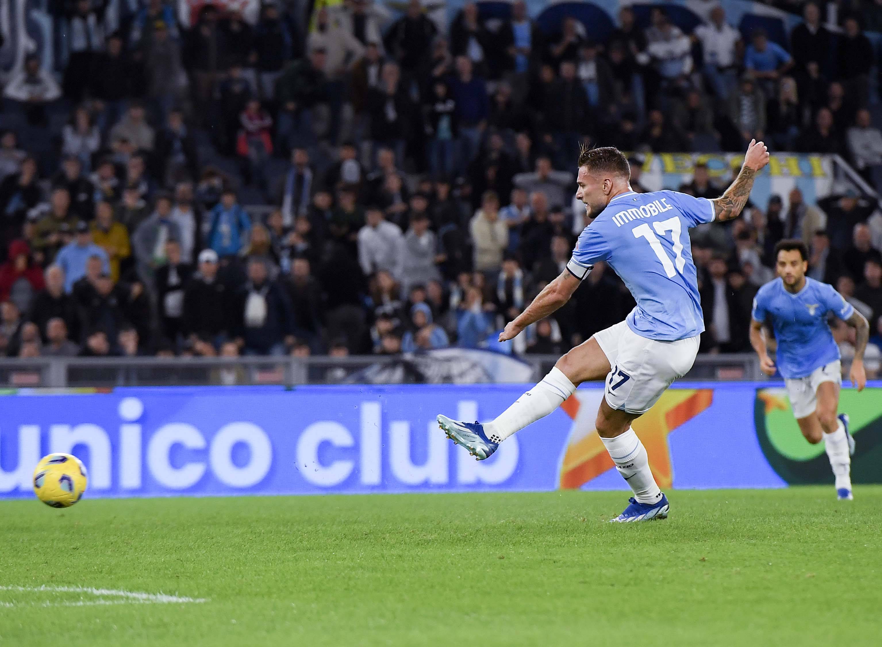 现场观赛，弗洛伦蒂诺和齐达内出席在伯纳乌举行的NFL海外赛（弗洛伦蒂诺与齐达内现身伯纳乌 观战NFL海外赛）