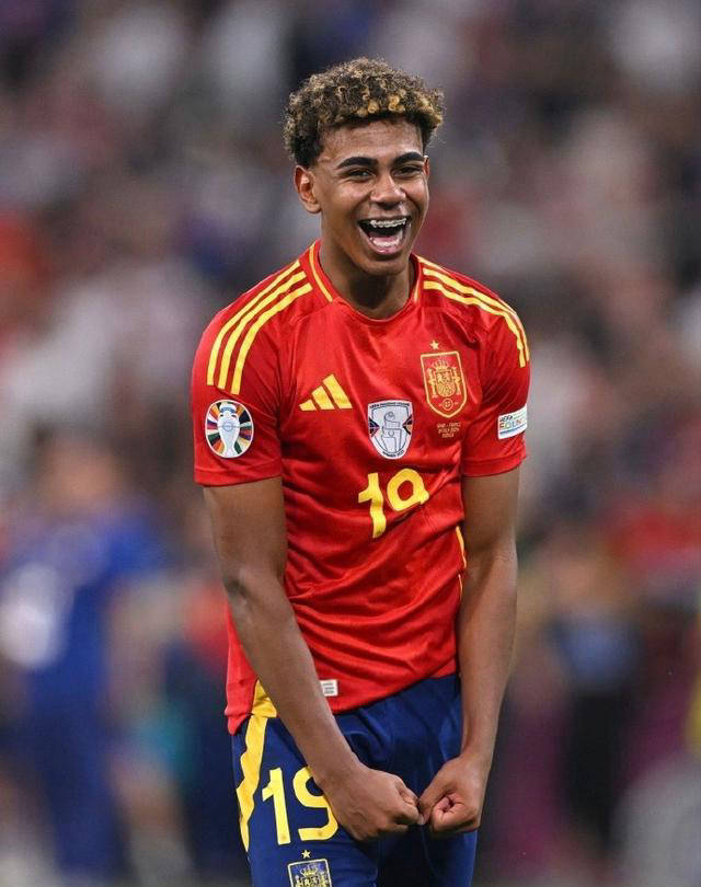 孔帕尼：凯恩和对手的手臂位置几乎一样，这种情况不该判点球