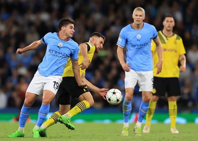 英超联赛：狼队七连败接受现实，曼彻斯特联继续沉沦（英超：狼队吞下七连败的苦果，曼联颓势不止）