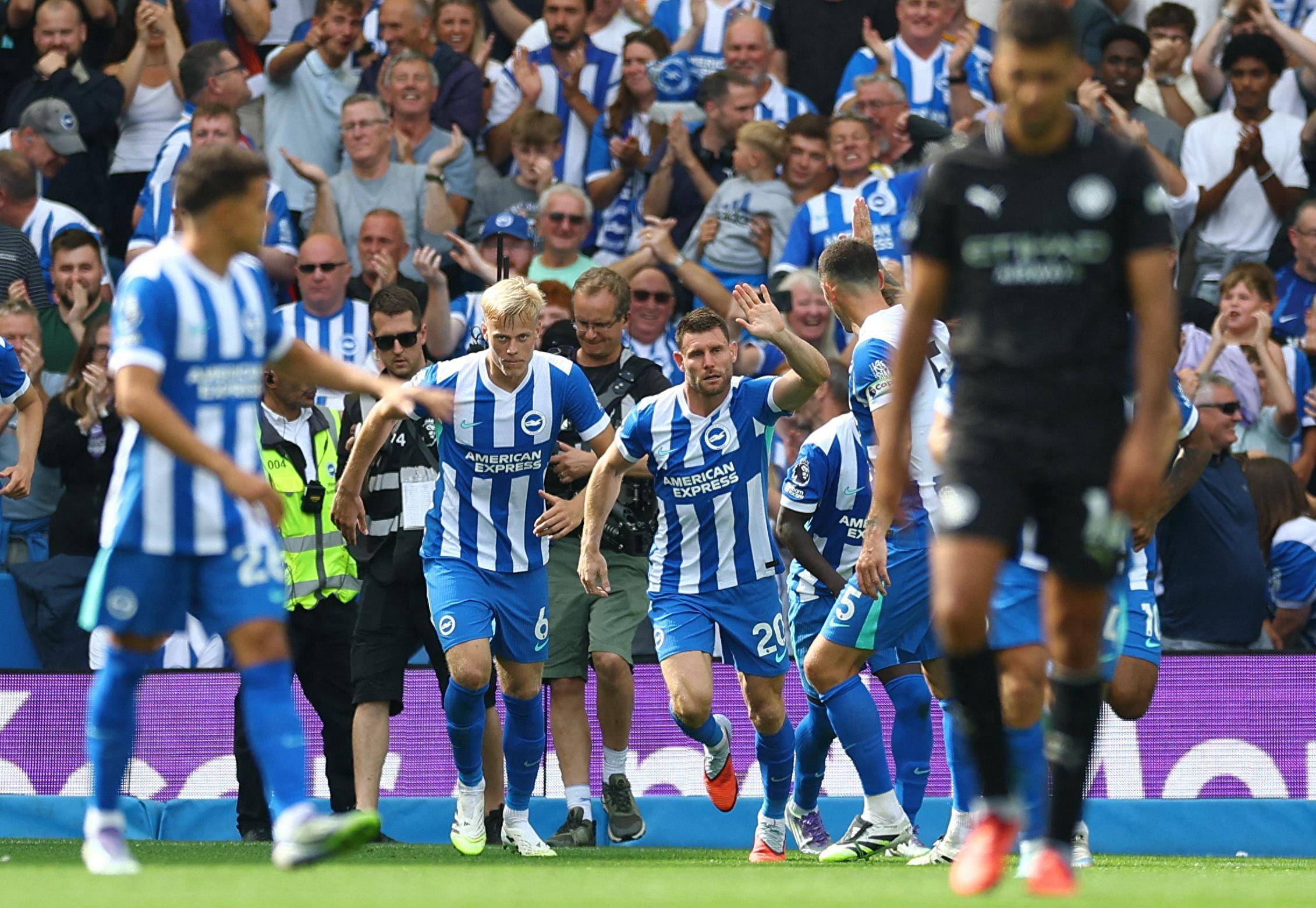 状态火热！穆雷首节6中4得到10分2篮板1助攻（穆雷开局火力全开：首节6投4中拿下10分2篮板1助攻）