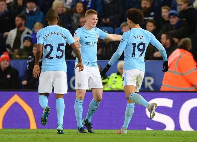 湖人詹姆斯关键三分锁定胜利（詹姆斯命中关键三分，湖人锁定胜局）