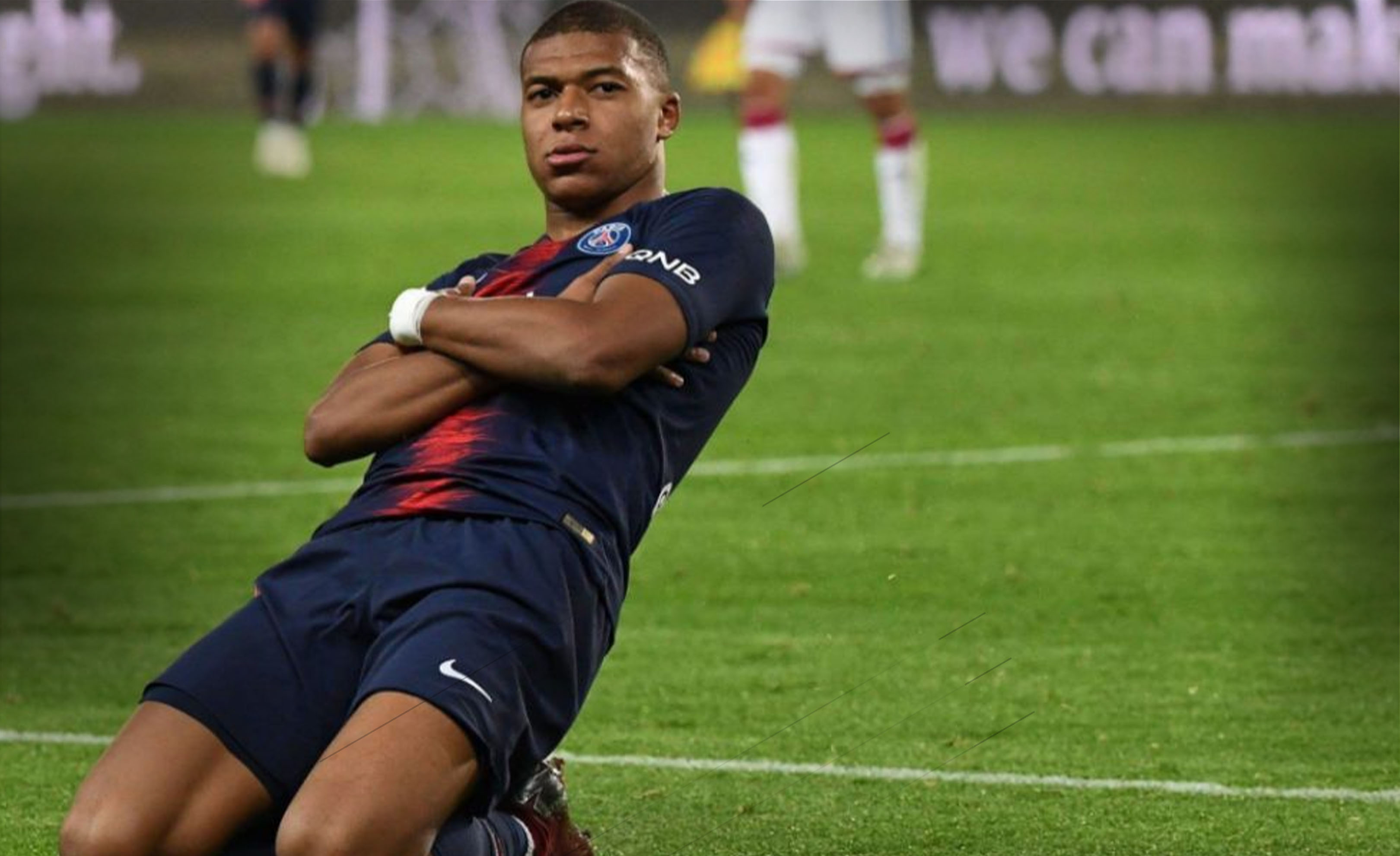 世体：费兰的出色表现让巴萨内部讨论是否要大手笔买前锋（世体：费兰状态爆发，巴萨高层商议是否砸重金引进前锋）