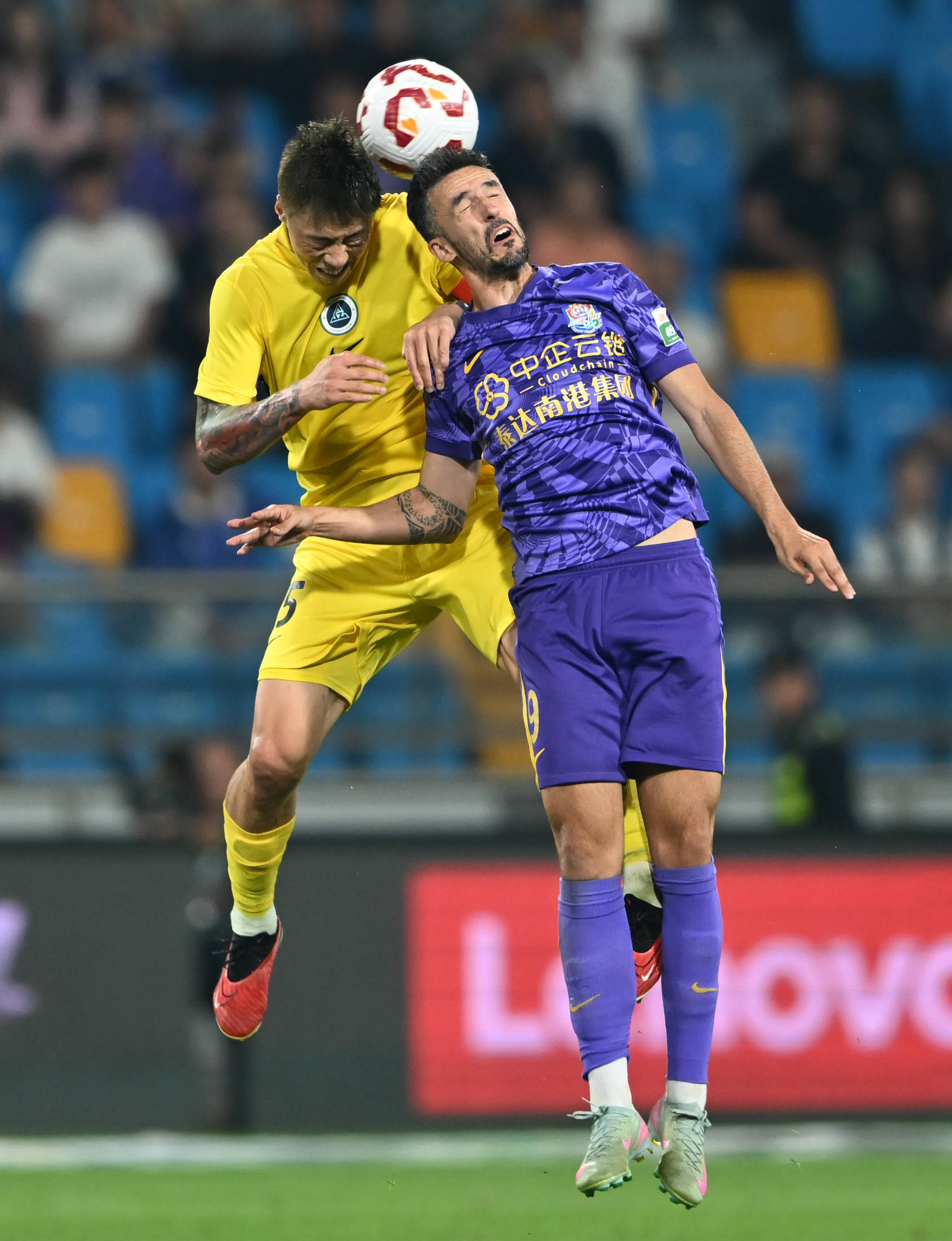 足球中超升班马爆冷击败卫冕冠军，全网热议（中超新军爆冷击退卫冕冠军，全网热议）