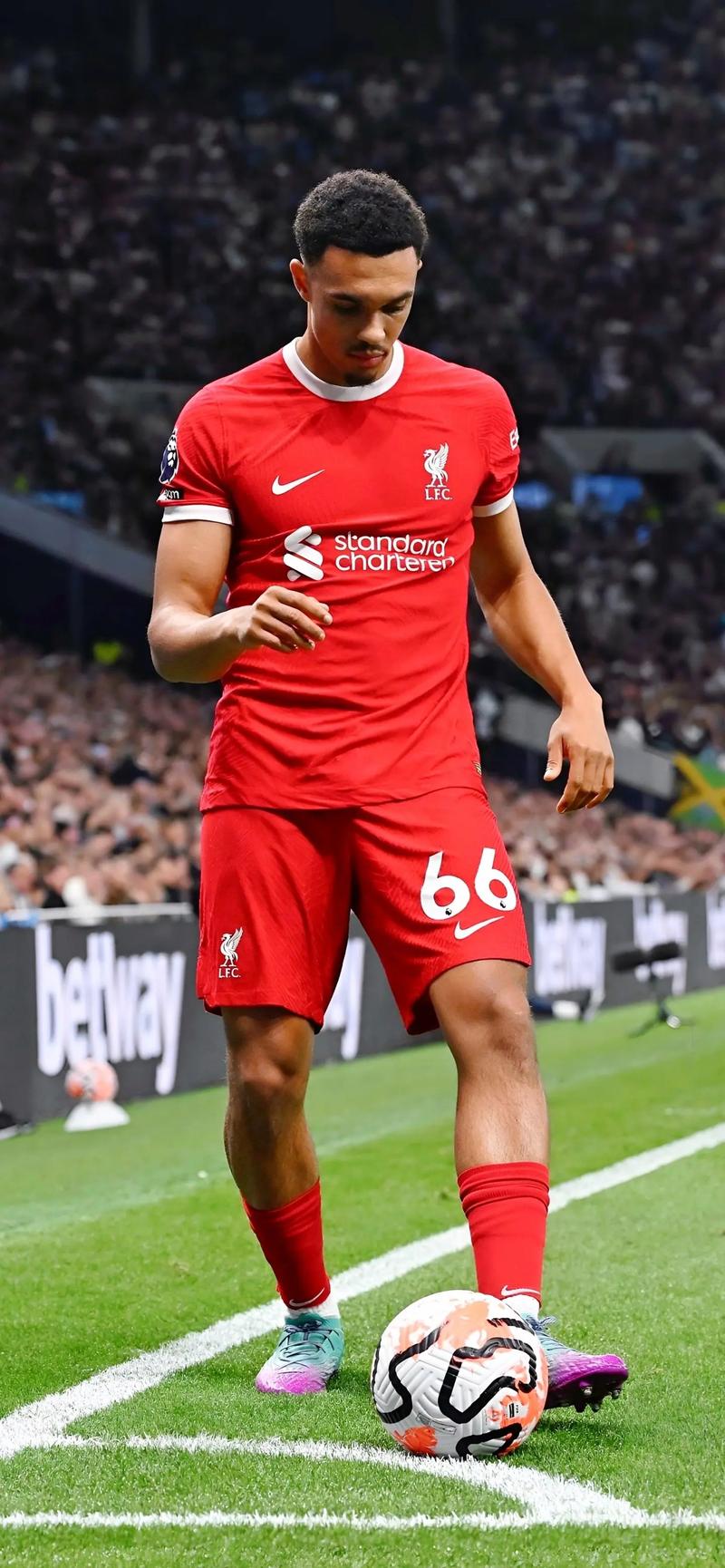 欧冠半场：马杜埃凯破门，因卡皮耶中柱，阿森纳1-0布鲁日（欧冠半场：马杜埃凯建功，因卡皮耶中框，阿森纳暂1-0领先布鲁日）