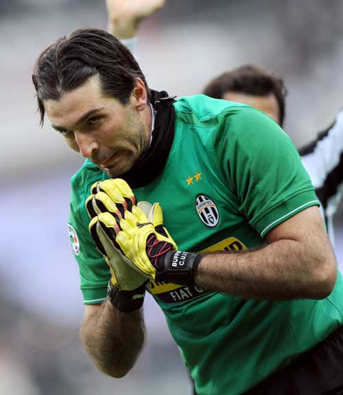 34天只赢1场！阿隆索致敬滕哈赫：都怪裁判，我们走在正确的路上