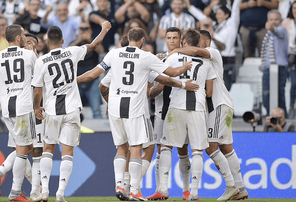 记者问批评球员是否担心更衣室反对，穆帅：你爸对你永远都很好？