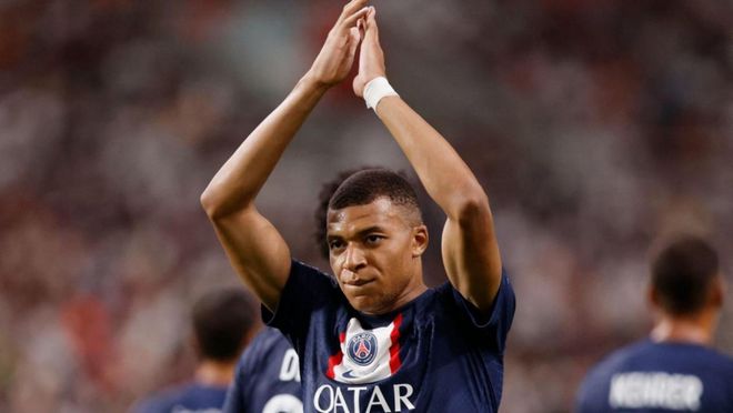 受到撞击影响？米切尔第三节仅5中2，得到4分1板1助（被撞影响发挥？米切尔第三节手感欠佳，5投2中拿下4分1篮板1助攻）