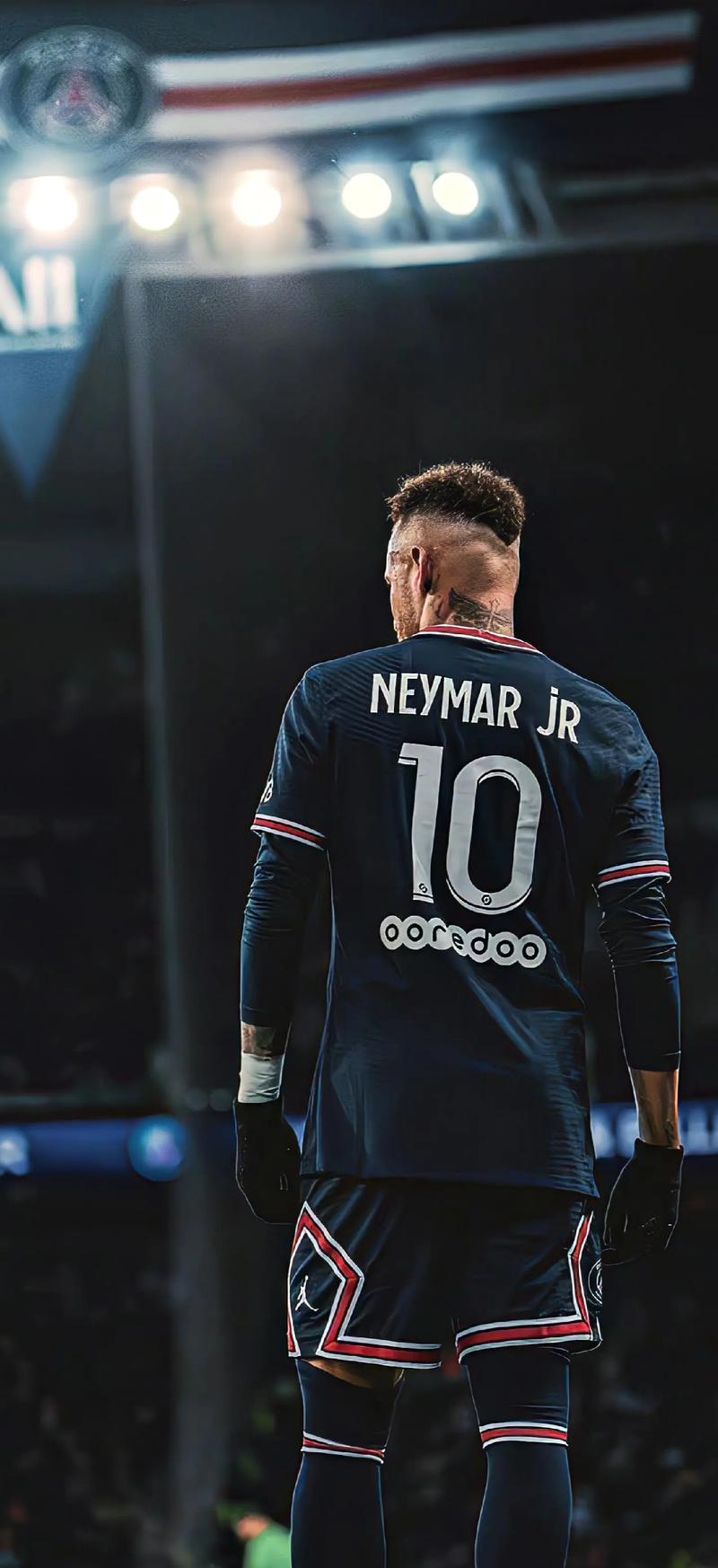 莱万传记作者爆料：克里斯滕森曾拒绝在对国米的比赛中登场（莱万传作者称克里斯滕森曾拒绝出战对阵国米的比赛）