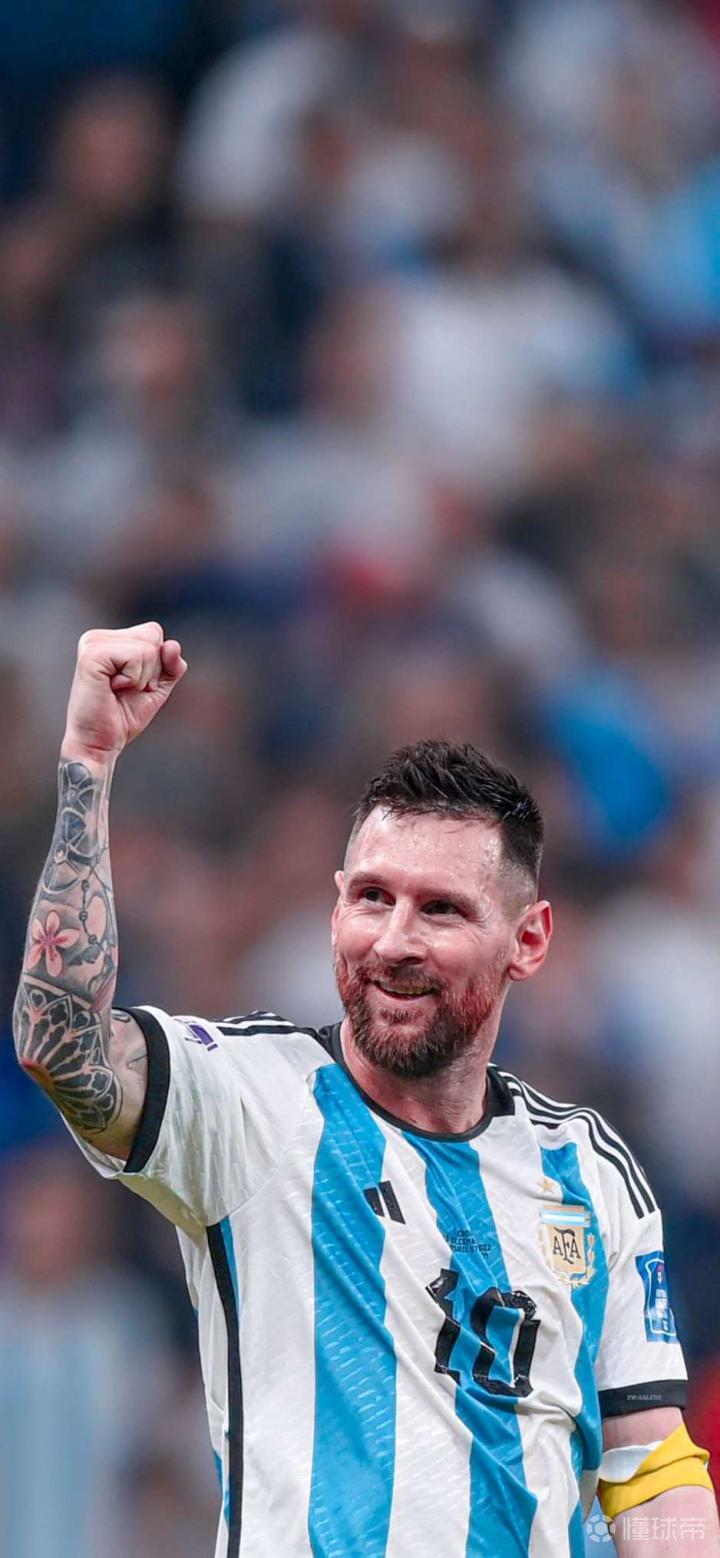 德转评年度最佳右边锋：杜埃、奥利塞、萨拉赫、亚马尔入围（德转年度最佳右边锋评选入围名单：杜埃、奥利塞、萨拉赫、亚马尔）