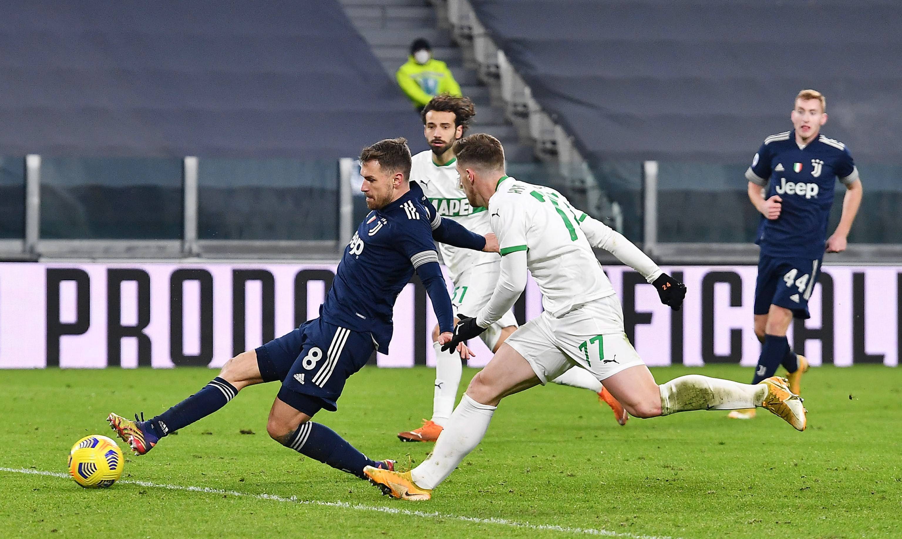 每体：巴萨发现约100名会员涉及欧冠对法兰克福门票转售问题（每体：巴萨查出近百名会员涉欧冠战法兰克福门票转售）