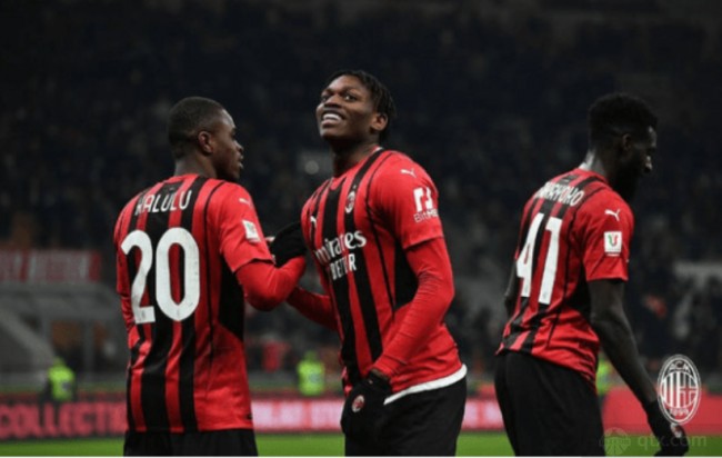 拜仁、巴萨有意，记者：阿斯拉尼想迈出下一步，不会长期留队（记者：阿斯拉尼渴望更进一步、难长期留队；拜仁与巴萨均有意）