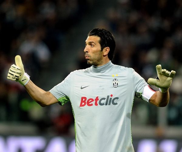 世界杯官方发布直通队伍集结海报：42个国家，同一个梦想（世界杯官宣直通球队集结海报：42国同逐一梦）