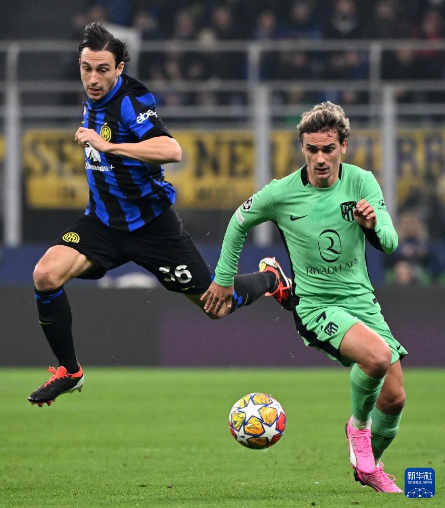 反对者抨击拉波尔塔：诺坎普还没完工，你们到底在庆祝什么？（反对派质问拉波尔塔：诺坎普尚未竣工，你们在庆祝什么？）