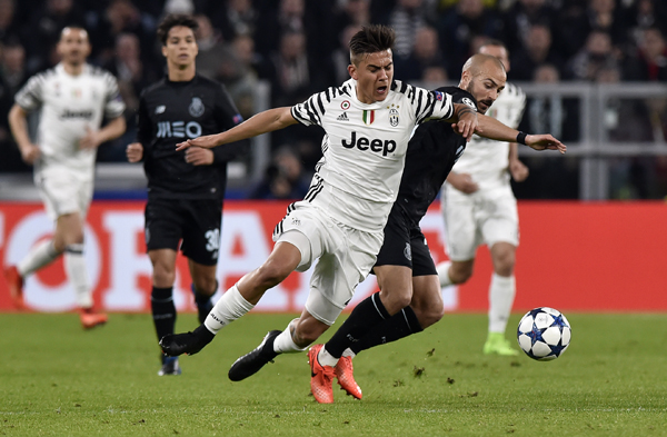 越来越大了，泰州高速口已经搭好巨幅“苏超”冠军标语